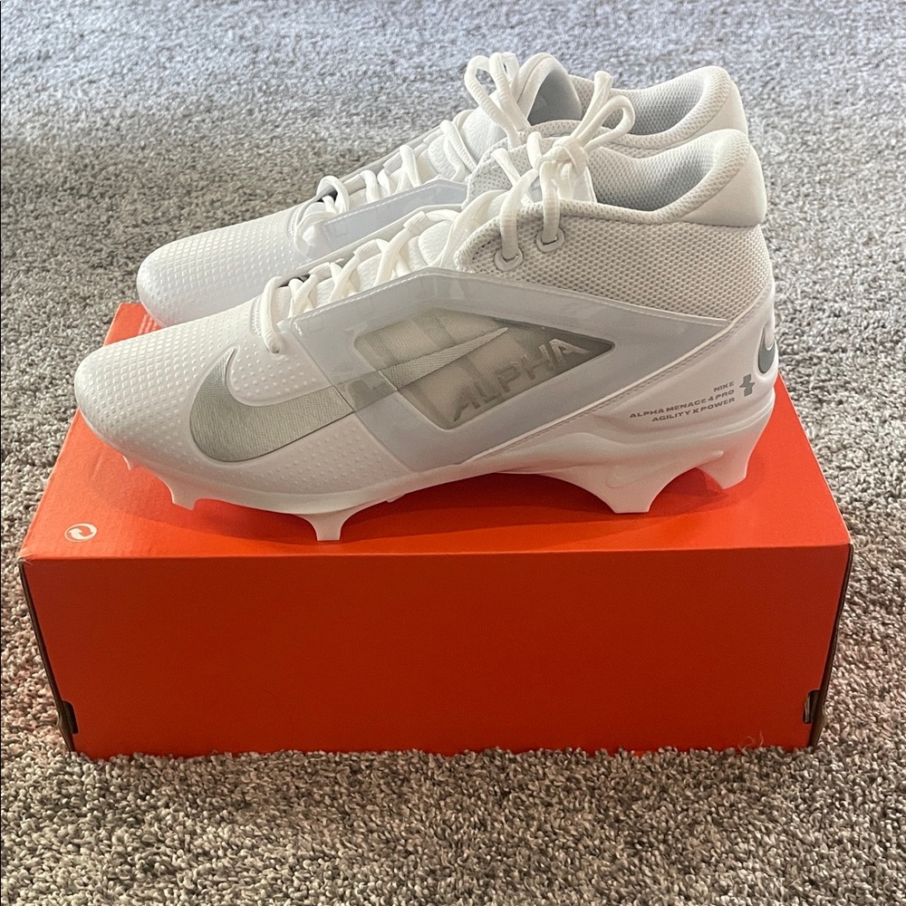 NEW! WHITE & SILVER NIKE ALPHA MENACE 4 PRO CLEATS. SIZE 10. MENS.
